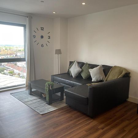 Lovely Luxury 1-Bed Apartment In Wembley London Exterior photo