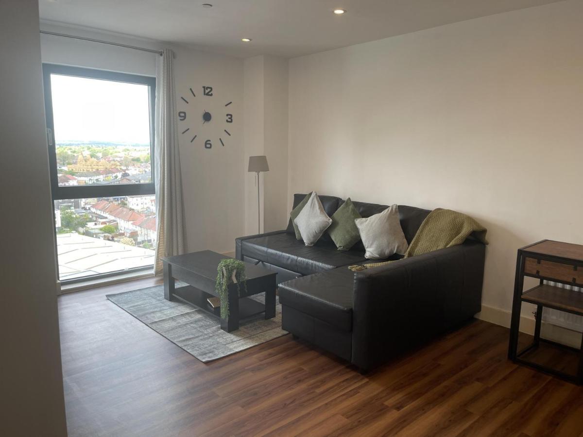 Lovely Luxury 1-Bed Apartment In Wembley London Exterior photo